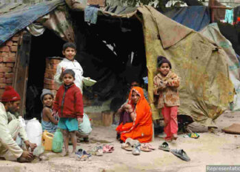 پسماندہ افراد کو اپنے برابر لانے کی جدو جہد کیجیے