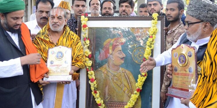 کرناٹک میں سماج کو ٹیپو سلطان اور ساورکر میں منقسم کرنے کی سیاست