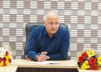 بی جے پی بدلہ لینا چاہتی ہے تو مجھ سے لے، بجٹ کے عمل کو روک کر عوام سے بدلہ لینا غلط ہے: منیش سسودیا