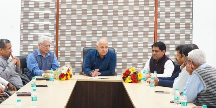 منیش سسودیا نے مختلف مارکیٹ ایسوسی ایشنز کے نمائندوں کے ساتھ بجٹ پر تبادلہ خیال کیا