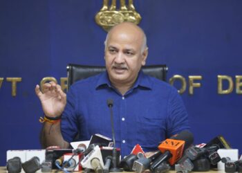 ایل جی حکومت کو پرامن طریقے سے کام کرنے دیں: منیش سسودیا