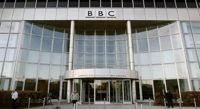 بی بی سی دفتر پر محکمہ انکم ٹیکس نے ماراچھاپا