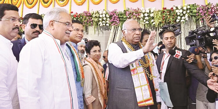 ملک کو بہت سے سنگین چیلنجز کا سامنا،جمہوریت اور آئین کو خطرہ