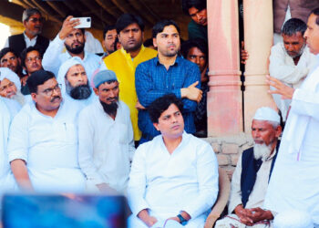 مہلوک ناصراور جنید کے گھرپہنچے عمران پرتاپ گڑھی،انصاف دلانے کا بھروسہ