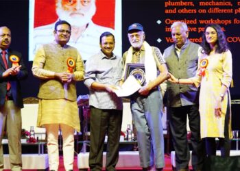 دہلی کے بزرگ شہریوں کو کجریوال نے ’سینئر آنر‘ سے نوازا