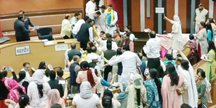 ایم سی ڈی کے اندر ’آپ ‘اور بی جے پی کونسلروں میں تصادم