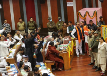 پورے دن چلے ڈھائی کوس