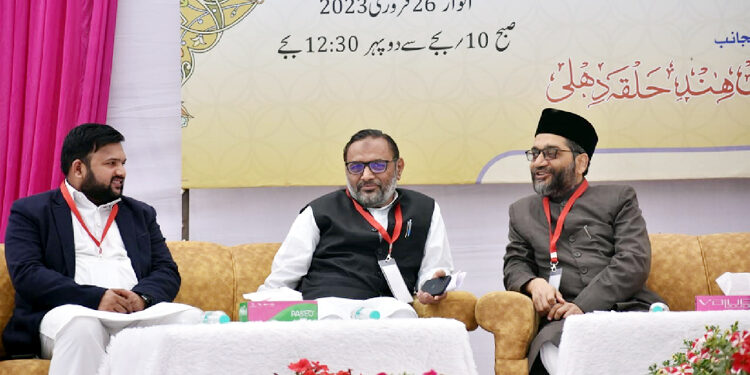 مسلمانوں کو موجودہ حالات میں دلوں اور دماغوں کو جیتنے کی مہم چھیڑنی چاہیے:سعادت اللہ حسینی