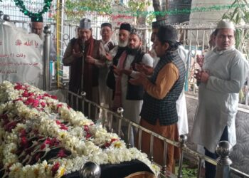 لوگ آج بھی اولیائے کرام کے آستانوں سے عقیدت رکھتے ہیں :مو لانا افتخار حسین رضوی