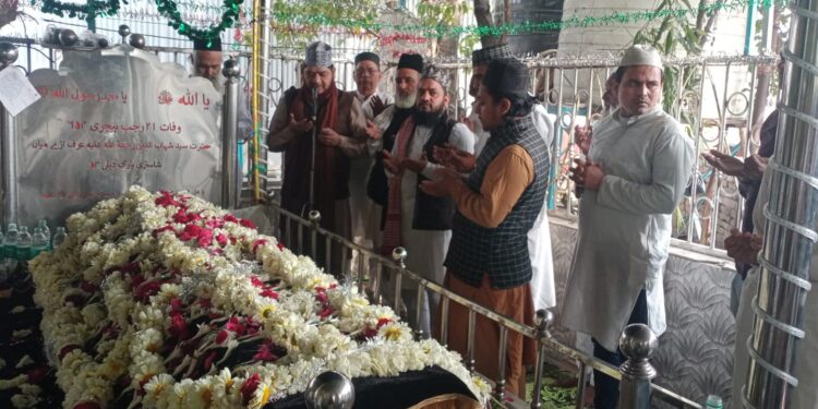 لوگ آج بھی اولیائے کرام کے آستانوں سے عقیدت رکھتے ہیں :مو لانا افتخار حسین رضوی
