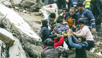 ’زلزلے سے اسپتال گرنے لگا مگرنرسوں نے کہا کہ ہم مریضوں کو تنہا نہیں چھوڑیں گی‘