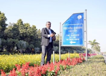 این ڈی ایم سی کے وائس چیرمین نے شانتی پتھ، چانکیہ پوری میں ”ٹیولپ فیسٹیول“ کا دورہ کیا