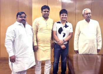 ڈاکٹر خالد انور کی قیادت میں فلم اداکارمنوج کمار کی وزیر اعلیٰ سے ملاقات