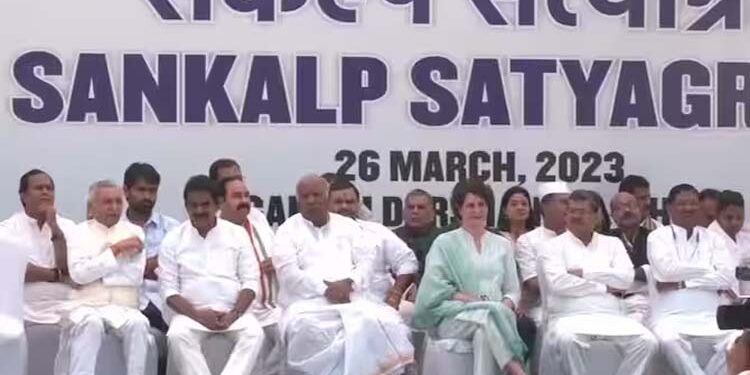 راہل گاندھی کی پارلیمنٹ رکنیت منسوخی کے خلاف کانگریس کا ملک گیر احتجاج