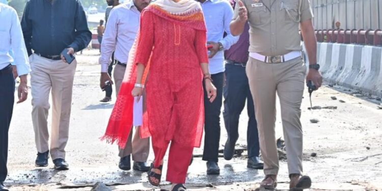 وزیر اعلی ٰکی ہدایت پر پی ڈبلیو ڈی وزیر چراغ دہلی فلائی اوور کا معائنہ کیا