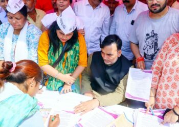 عام آدمی پارٹی نےمرکزی ایجنسیوں کے غلط استعمال کے بارے میں پیغام دینے کے لئے گھر گھر مہم شروع کی