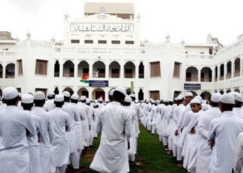 مدارس کو خودکفیل بنائیے تاکہ ملت خوش حال ہوجائے