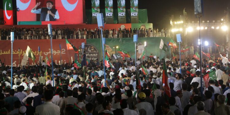 ایک اور ٹوٹ کے دہانے پر پاکستان