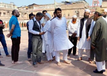 امانت اللہ خان نے مسجد فتحپوری میں چل رہے مرمت کے کام کا جائزہ لیا