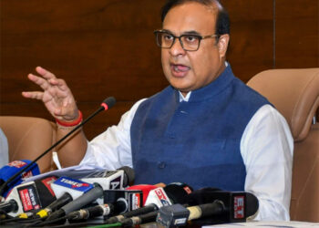 بدلتا ہے رنگ آسماں کیسے کیسے