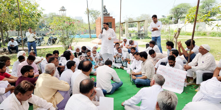 کانگریس لیڈر راہل گاندھی کی رکنیت منسوخی کیخلاف نوح میں بھی ستیہ گرہ