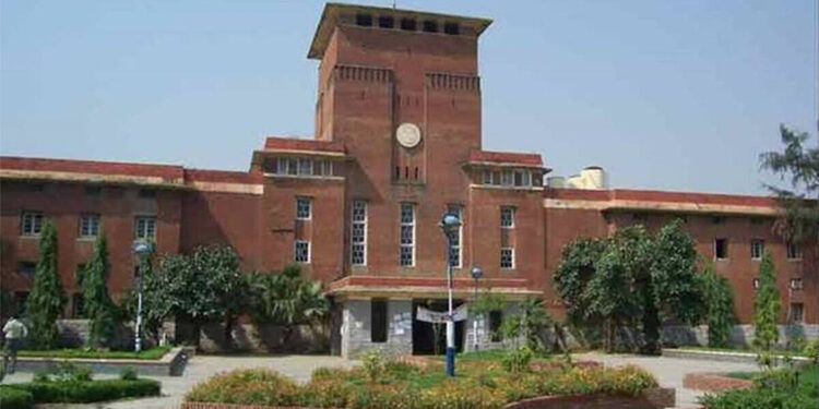 ڈی یوکیمپس میں کھیلی ہولی تو جنسی ہراسانی کے تحت کارروائی کی جائیگی