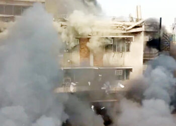 دہلی میں آتشزدگی سے تین منزلہ عمارت گر ی