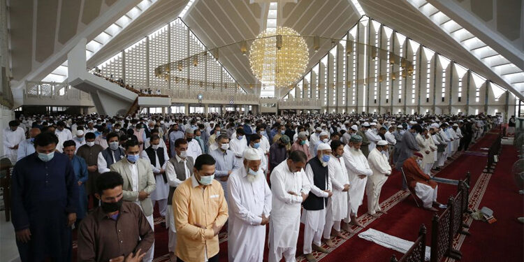 رمضان، مومنوں کےلیے رحمتوں کا پیغام ہے