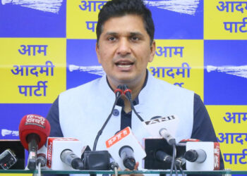 منیش سسودیا پر جھوٹے اعتراف نامہ پر دستخط کرنے کےلئے دباؤ ڈالا جا رہا ہے: سوربھ بھاردواج