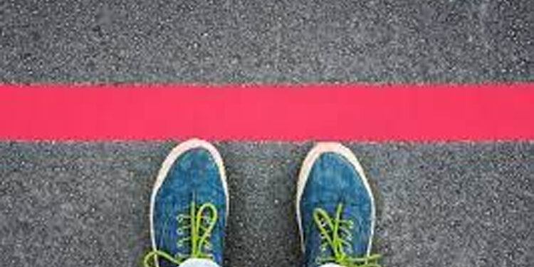 اپنی حدوں کو پھلانگتے لوگ