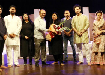 اردو اکادمی کا32واں اردو ڈراما فیسٹول پانچویں دن ڈراما”اکیلی“اسٹیج کیا گیا