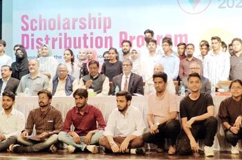 ہیومن ویلفیئر فاؤنڈیشن کی جانب سے 150 بچوں کو اسکالر شپ تقسیم