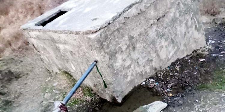 آبشاروں کی دھرتی کے مکین پانی کے متلاشی