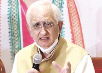 انڈین نیشنل کانگریس کے وفد نےچیف الیکشن کمیشن آف انڈیا سےملاقات کی اور میمورنڈم سونپا
