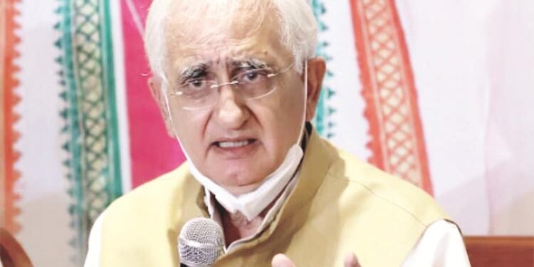 انڈین نیشنل کانگریس کے وفد نےچیف الیکشن کمیشن آف انڈیا سےملاقات کی اور میمورنڈم سونپا