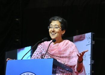 مہنگی کتابیں اور یونیفارم خریدنے پر مجبور کرنے والے نجی اسکولوں کیخلاف کارروائی شروع
