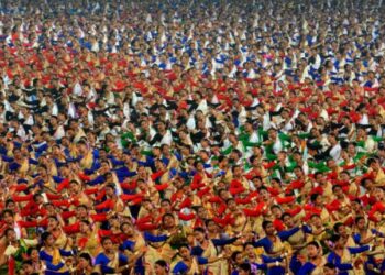 11,304 رقاصوں، ڈھولکوں کے ساتھ  ‘بیہو’ کی پرفارمنس گینز ورلڈ ریکارڈ میں داخل