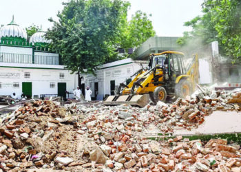 مسجد بنگالی مارکیٹ میں بنے مدرسہ پر چلا بلڈوزر