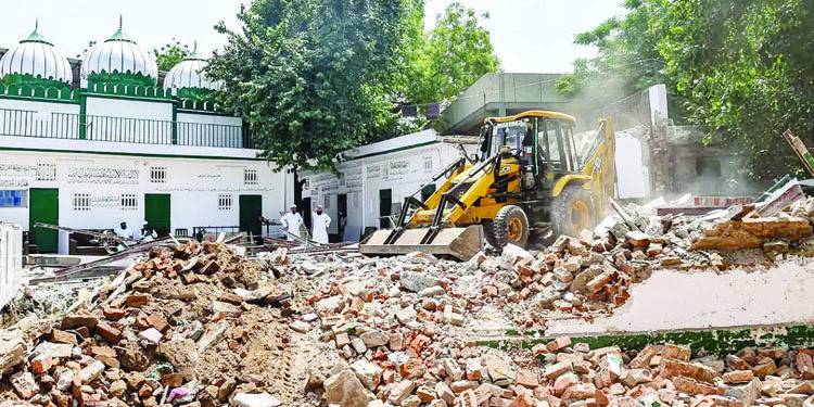 مسجد بنگالی مارکیٹ میں بنے مدرسہ پر چلا بلڈوزر