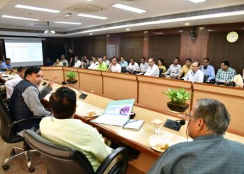 وزیر ماحولیات گوپال رائے نے سمر ایکشن پلان کے سلسلے میں دہلی سکریٹریٹ میں 30 محکموں کے ساتھ مشترکہ میٹنگ کی