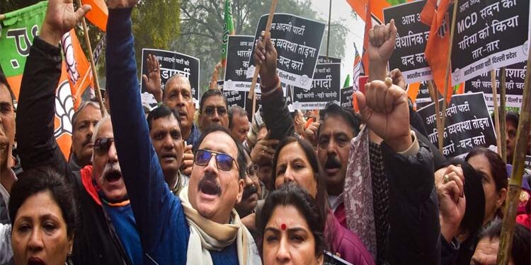 دہلی میں گزشتہ 8 سالوں میں اگر کسی نے ترقی کی ہے تو وہ کرپشن