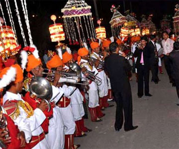 ”کیا شادی میں بجا یا جا نے والا باجا ہی نا جا ئز ہے یا اور بھی کچھ ۔۔۔ ؟“