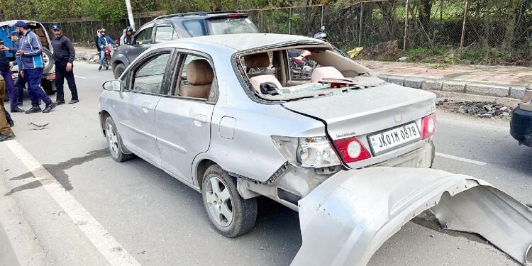 بلیوارڈ پر خوفناک حادثہ میں موٹر سائیکل سوار کی موت کے بعد ٹریفک پولیس سرینگر متحرک