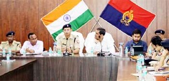 ضلع میں امن وامان بر قرار رکھنے کیلئے پولس افسران کی میٹنگ