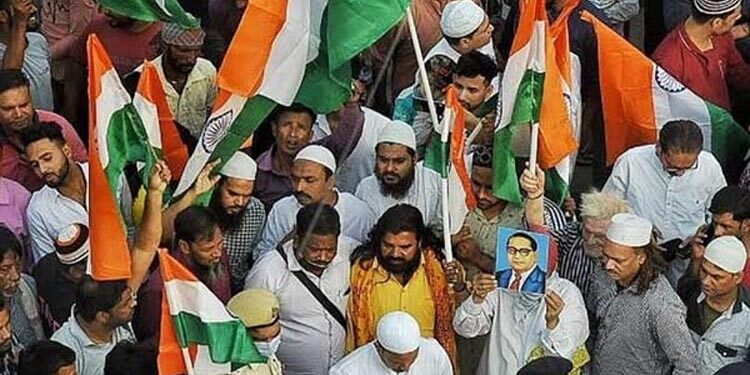 زبان کو سنبھال کر ذرا رکھیے جناب