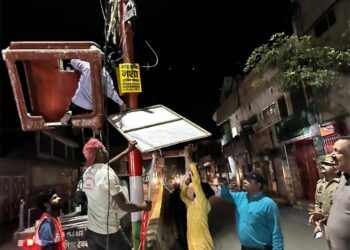 بلدیاتی انتخابات کا نوٹیفکیشن جاری  انتظامیہ کی ٹیم شہر میں لگائے گئے ہورڈنگز کو ہٹائے