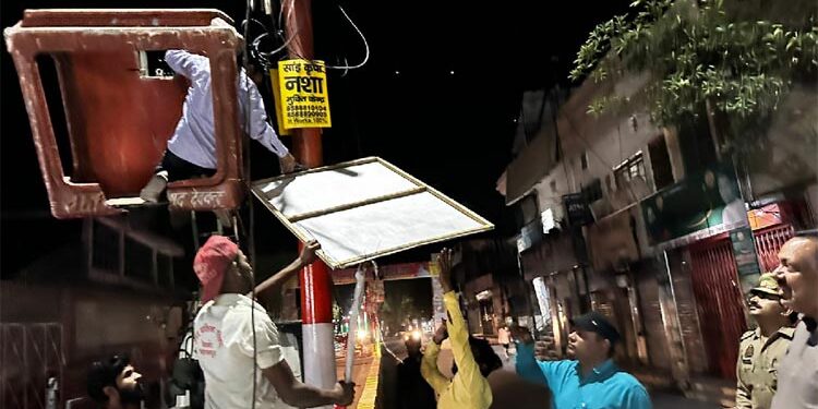 بلدیاتی انتخابات کا نوٹیفکیشن جاری انتظامیہ کی ٹیم شہر میں لگائے گئے ہورڈنگز کو ہٹائے