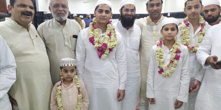 حافظ محمد زید نے نماز تراویح میں کلام پاک مکمل کیا