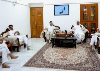 گہلوت، پائلٹ متحد ہوکر الیکشن لڑیں گے : کانگریس