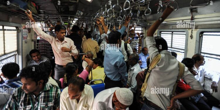 گرمیوں کی چھٹیوں میں ٹرینوں میں سفر کرنا ہوا مشکل